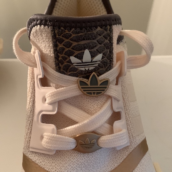 Brand new never worn, ordered but were to large Fit more like a size 9 - Picture 3 of 4